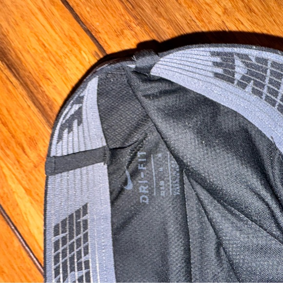 Black Nike golf pants flat front tapered - Picture 2 of 3